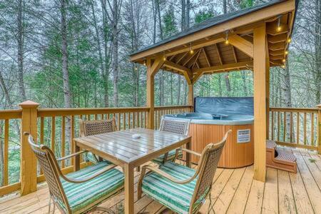 Willa The Great Escape - Min From Parkway With Hot Tub Gatlinburg Zewnętrze zdjęcie